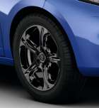 Speciální litá kola mají rozměr 18 palců, široké sportovní pneumatiky pocházejí z Méganu R.S.