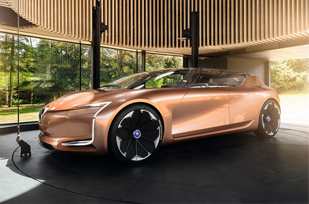 Studie Renault Symbioz měla premiéru na letošním frankfurtském autosalonu Studie Renault Symbioz měla premiéru na letošním frankfurtském autosalonu