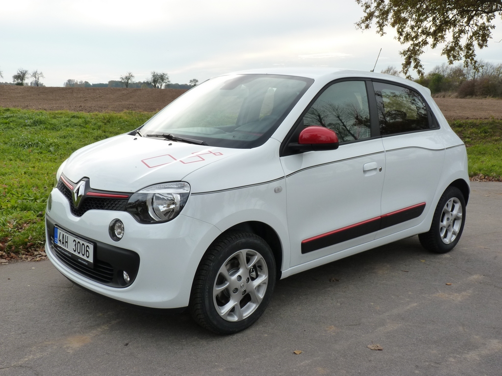 Jedním z nejúspěšnějších modelů Renault v roce 2014 byl crossover Captur Jedním z nejúspěšnějších modelů Renault v roce 2014 byl crossover Captur