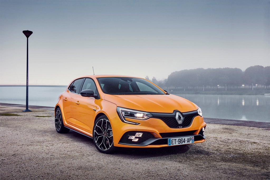 Nový Megane R.S. má oprávněné ambice opět stanout v čele hot-hatchů nižší střední třídy Nový Megane R.S. má oprávněné ambice opět stanout v čele hot-hatchů nižší střední třídy