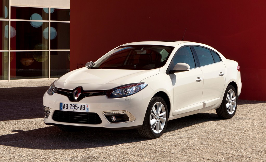 Oblíbený sedan nižší střední třídy Fluence prošel modernizací Oblíbený sedan nižší střední třídy Fluence prošel modernizací
