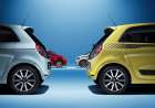 Výrazný sklon zádě je u minivozů spíše nevšední prvek, kterým nové Twingo připomíná již zmiňovaný Fiat 500. Podle záměru designérů  má ovšem být vzpomínkou na kultovní řadu R5.