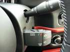 Praktické příruční ovládání radiopřijímače, umístěné na sloupku volantu, je v Renaultech léty prověřené řešení