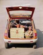 Po snadném sklopení zadní lavice se R5 změnila v maličkou dodávku