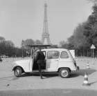 Renault 4 pod Eiffelkou