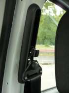 Přední bezpečností pásy jsou v širokém rozsahu výškově seřiditelné