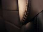 Na kvalitu zpracování se kladl maximání důraz, což je patrné třeba i na perfektně ušitém koženém čalounění sedadel