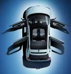 Pětidveřová karoserie je v často stísněném městském prostředí mnohem praktičtější než třídveřová, kterou měly předchozí generace. Za příplatek bude k mání i posuvný plátěný díl střechy.